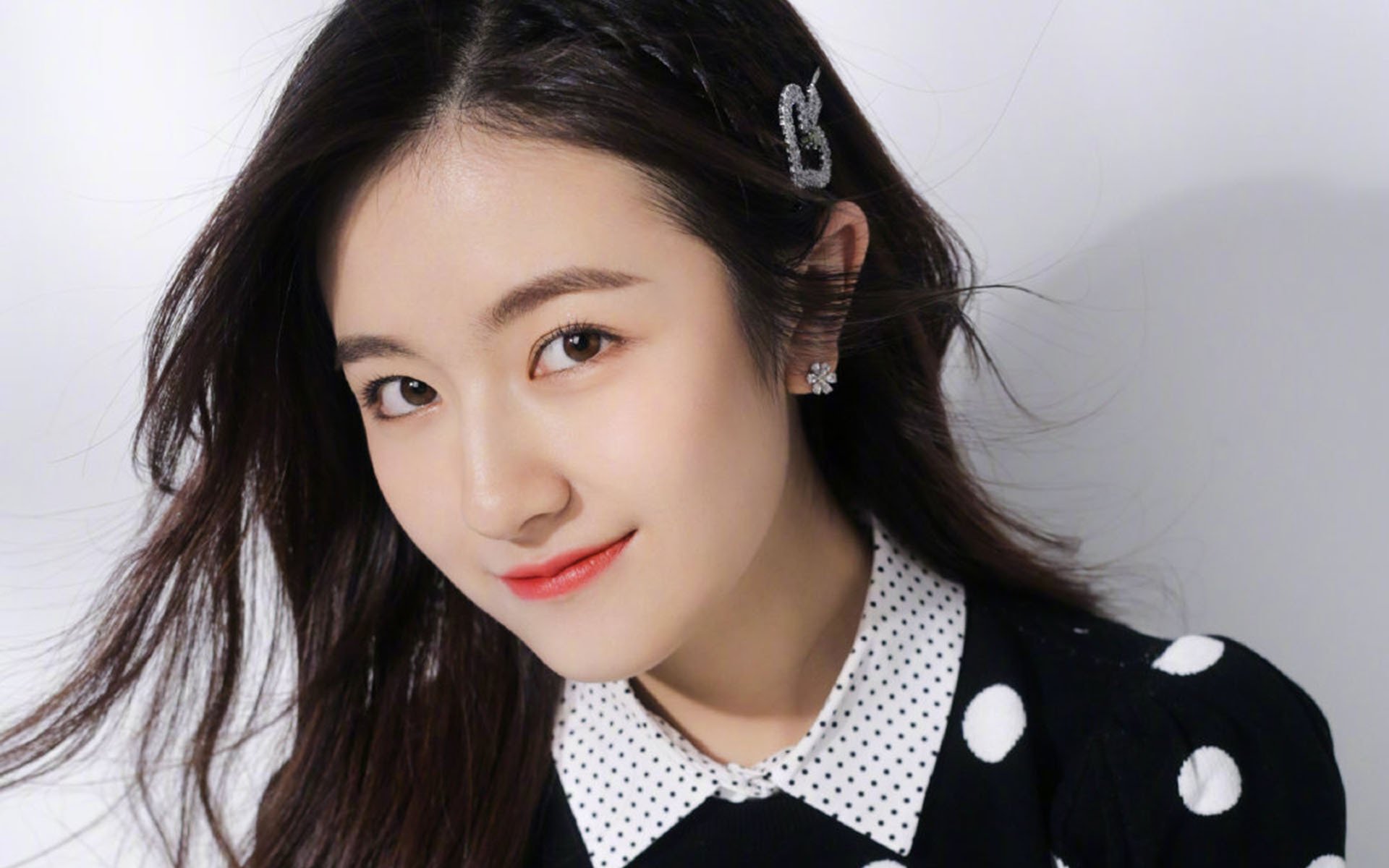 开云娱乐app安全登录-“雪地飙车：北极圈的冰雪战神”，极地雪橇车